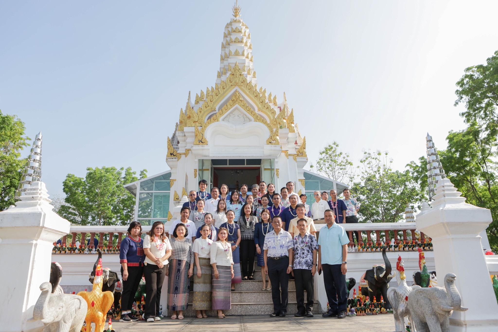 พิธีรดน้ำขอพรผู้สูงอายุ เพื่อความเป็นสิริมงคลและสืบสานประเพณีไทยการมอบรางวัล เชิดชูเกียรติผู้สูงอายุที่เป็นแบบอย่างที่ดีของสังคม ชมการแสดง จากชมรมและโรงเรียนผู้สูงอายุในจังหวัดสระแก้ว